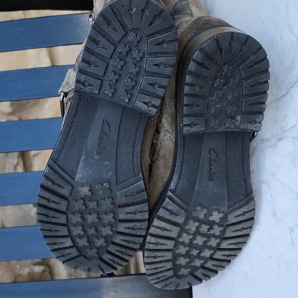 CLARKS FARALYN RISE LEATHER BOOTS - Picture 10 of 11